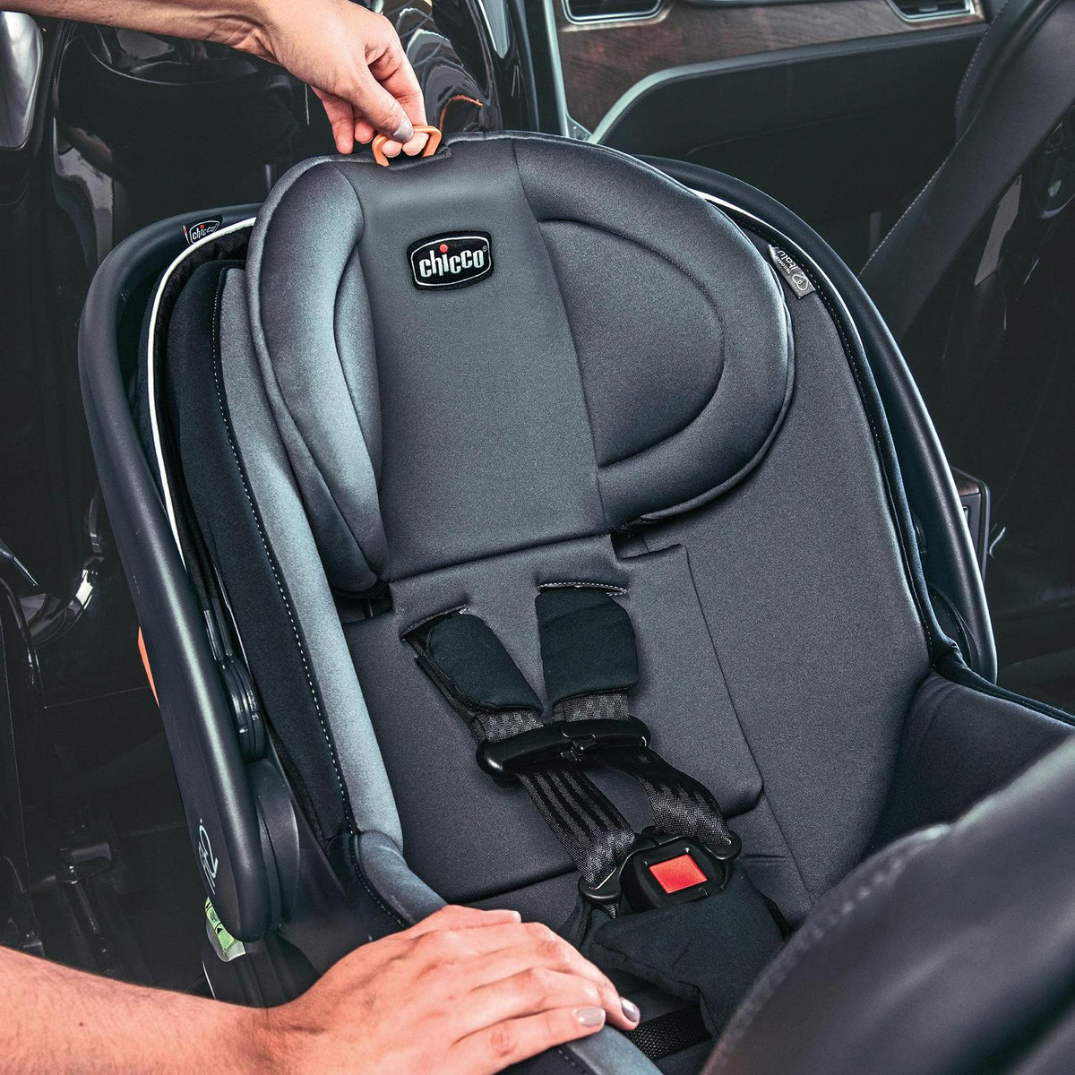 2026 NewChicco Fit2 Adapt Infant & Toddler Car Seat - Ember (Black). New