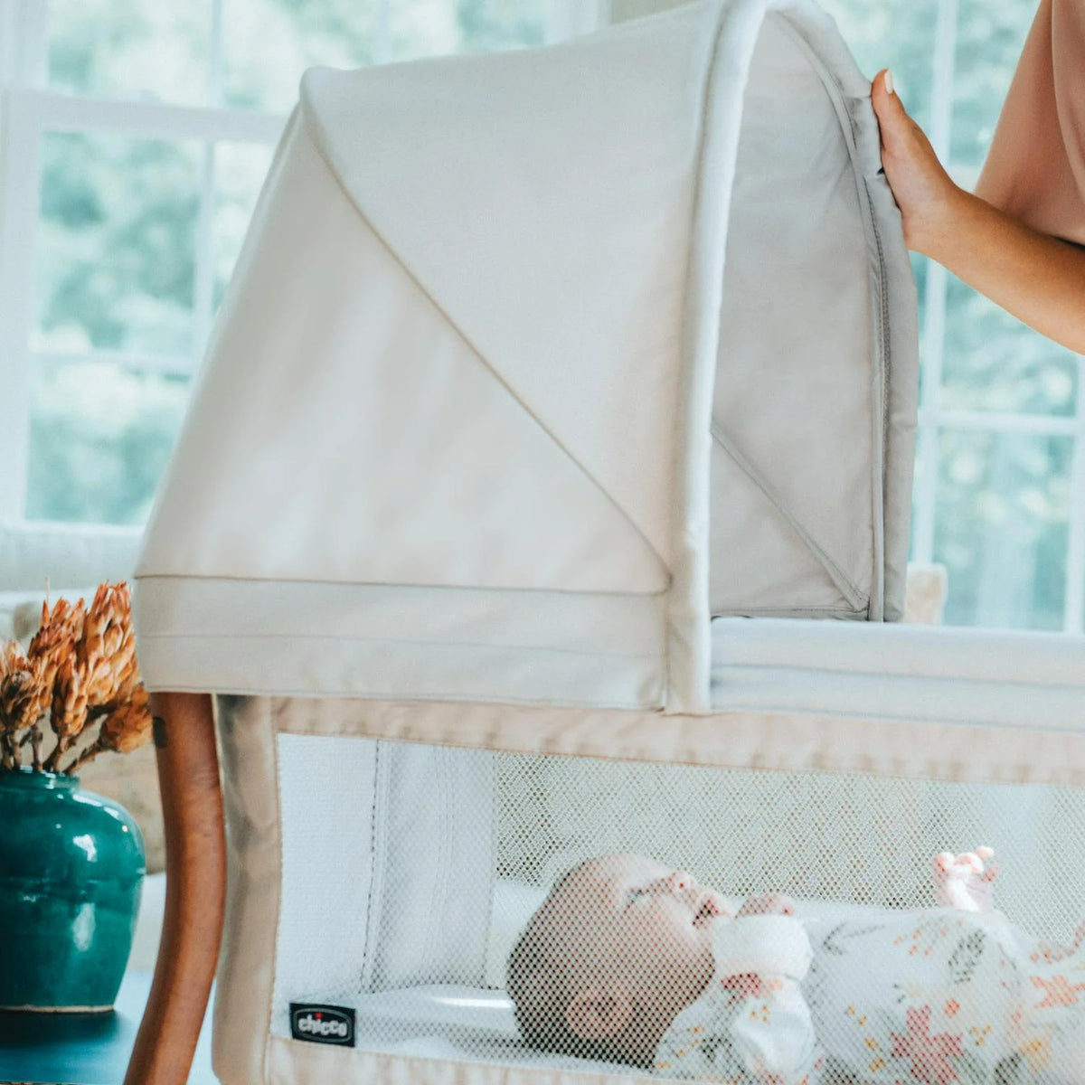 2026 NewChicco LullaGo Anywhere LE Portable Bedside Bassinet with Removable Canopy - Serene (Beige). New
