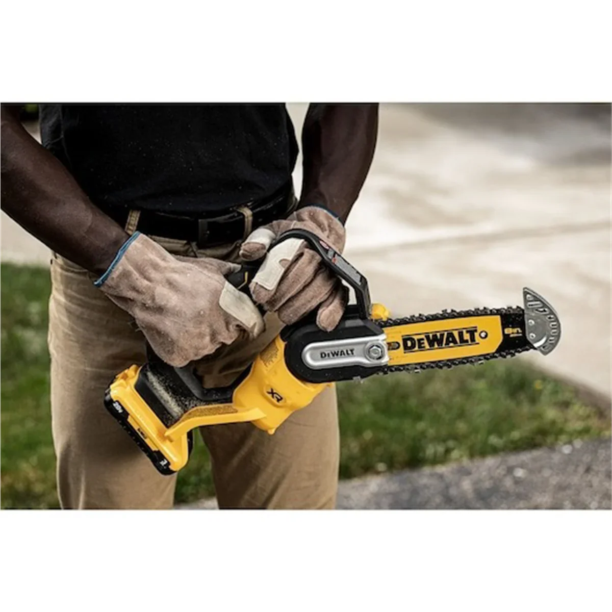 2026 NewDeWalt 20V MAX 8 in Brushless Cordless Pruning Chainsaw (Tool Only)
